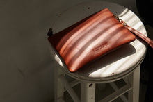 Load image into Gallery viewer, Cassie Clutch Classic Maple