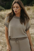 Load image into Gallery viewer, Lattice Shortsleeve Pullover Khaki x Gold