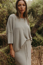 Load image into Gallery viewer, Retreat Cotton Twist Tee Pullover Thyme Combo