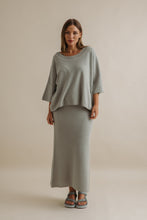 Load image into Gallery viewer, Retreat Cotton Twist Tee Pullover Thyme Combo