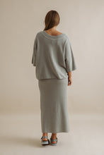 Load image into Gallery viewer, Retreat Cotton Twist Tee Pullover Thyme Combo
