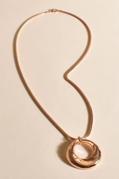 Willa Circle Pendant Necklace Gold