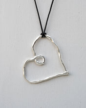 Load image into Gallery viewer, Cuore plated Pendant