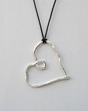 Load image into Gallery viewer, Cuore plated Pendant