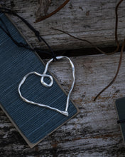 Load image into Gallery viewer, Cuore plated Pendant