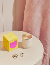 Load image into Gallery viewer, Madison Candle 400g Wild Coconut &amp; Gardenia