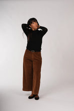 Load image into Gallery viewer, Essential Superfine New Zealand Lambswool Mock Neck Top Black