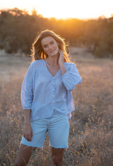 Avery Blouse Powder Blu