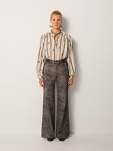 Load image into Gallery viewer, Perla Blouse - Ivory Paisley