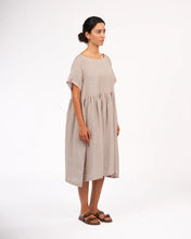 Load image into Gallery viewer, MONTAIGNE Juni French linen summer staple dress in Houndstooth