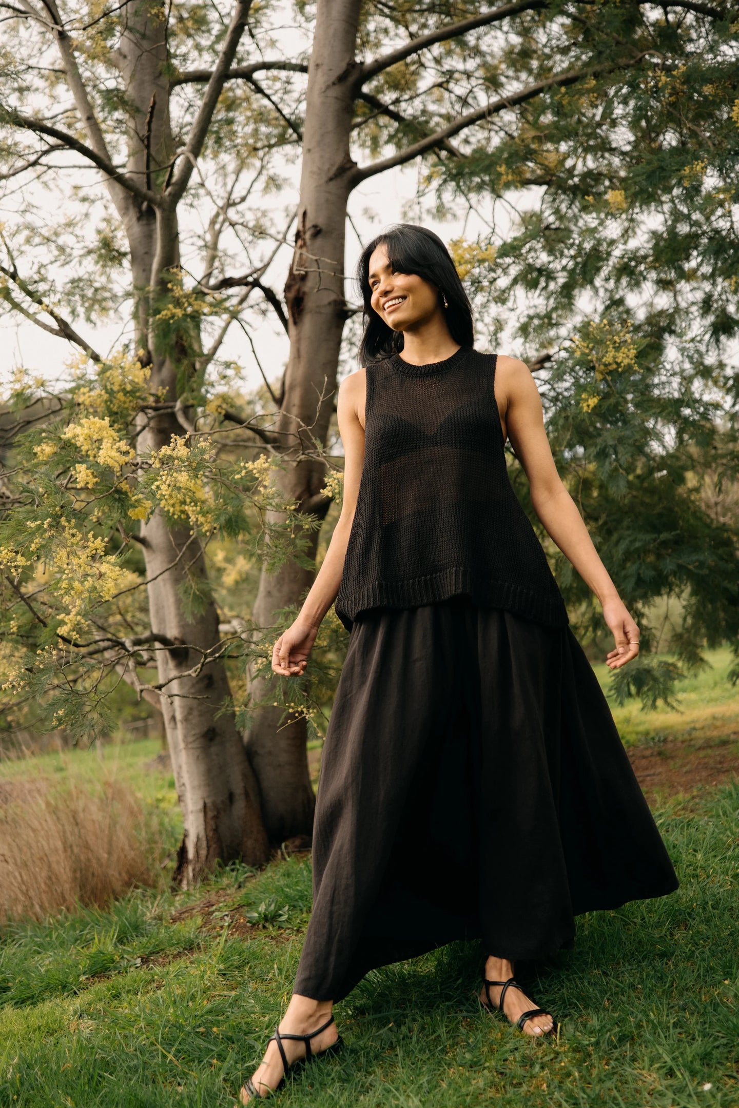 MONTAIGNE Knitted Linen Singlet Black