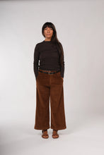 Load image into Gallery viewer, Essential Superfine New Zealand Lambswool Mock Neck Top Chocolate