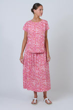 Load image into Gallery viewer, Classic Tee Rose Souk