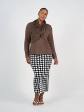Load image into Gallery viewer, The Sassoon Cashmere/Bamboo Scarf Chocolate