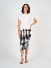 Load image into Gallery viewer, Wilde Bamboo Box Fit Tee - Cream