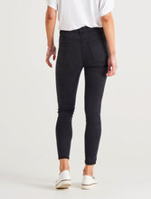 Load image into Gallery viewer, Betty Essential Jeans Black