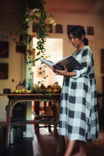 Load image into Gallery viewer, Frederic big check linen dress with short sleeves