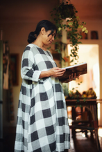 Load image into Gallery viewer, Frederic big check linen dress with short sleeves