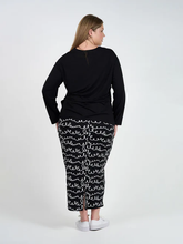 Load image into Gallery viewer, Braxton Bamboo Long Sleeve Top Black