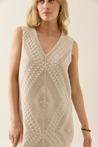Woman wearing a beige sleeveless knitted dress isle of mine Sylvie Dress canvas 
