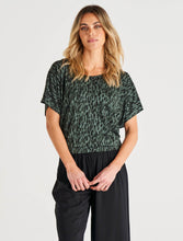 Load image into Gallery viewer, Maui Tee Abstract Print