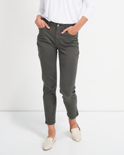 Load image into Gallery viewer, Wynona Curve Jeans Vintage Khaki
