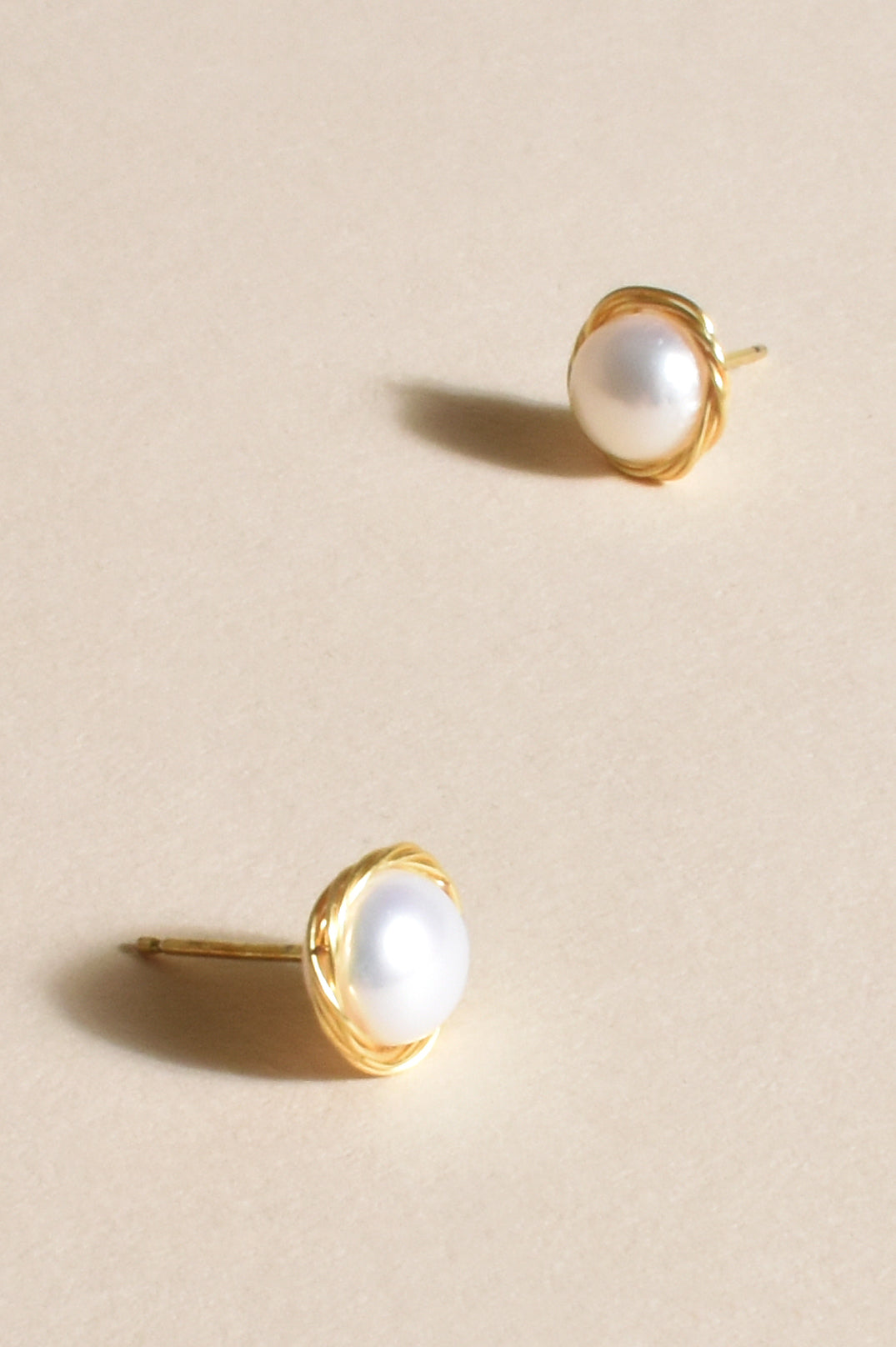 Twist Frame Pearl Stud Earrings