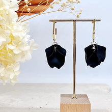 Load image into Gallery viewer, April Earrings Black