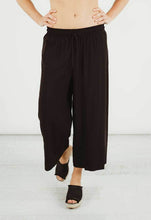 Load image into Gallery viewer, Humidity Lifestyle Cruisin Culotte