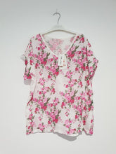 Load image into Gallery viewer, Italian Linen Tee - Floral No Band
