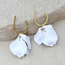 Load image into Gallery viewer, April Earrings White